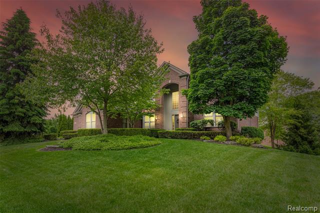front view picture of 17303 Black Pine Dr, Northville, MI. 48168