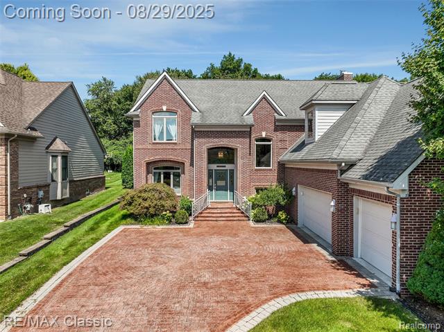 front view picture of 18270 Cascade Dr, Northville, MI. 48168