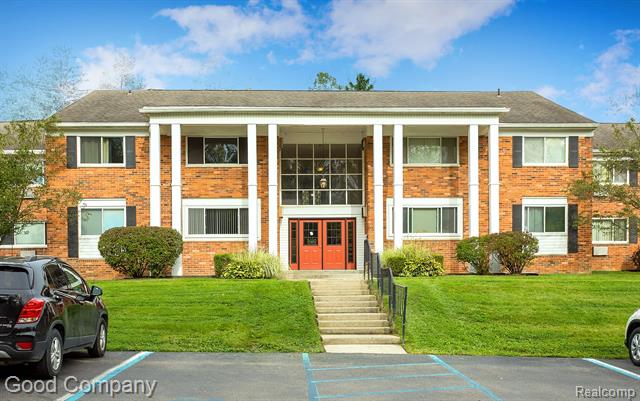 front view picture of 525 Fairbrook, Northville, MI. 48167