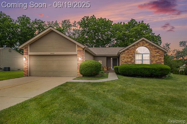 front view picture of 19445 Cardene Way, Northville, MI. 48167