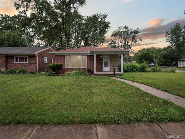 front view picture of 23161 Gardner St, Oak Park, MI. 48237