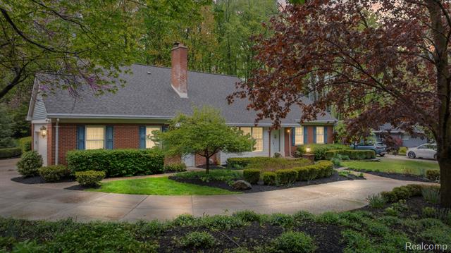 front view picture of 46270 Bloomcrest Dr, Northville, MI. 48167