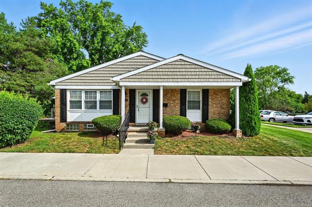 front view picture of 19523 Dartmouth Pl, Northville, MI. 48167