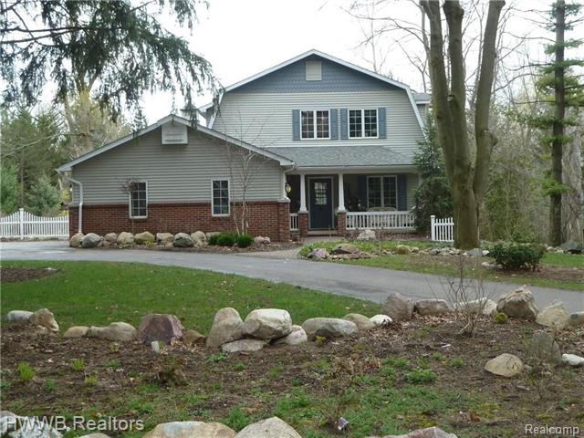 front view picture of 18760 Valencia St, Northville, MI. 48168