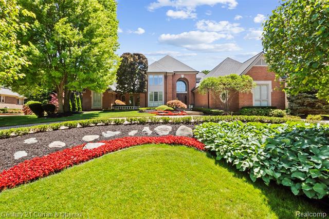 front view picture of 18878 Oak Leaf Ln, Northville, MI. 48168