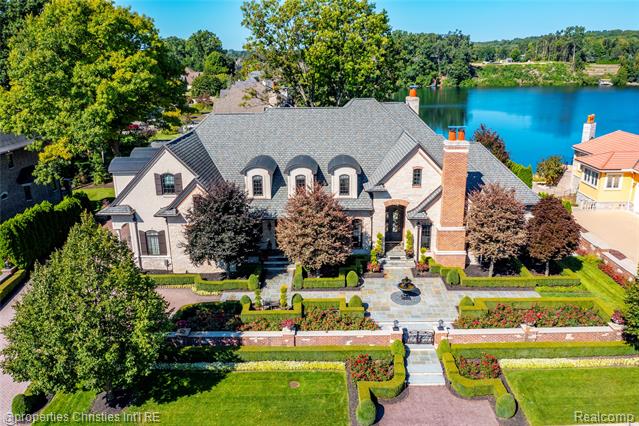 front view picture of 18939 Bella Vista Ct, Northville, MI. 48168