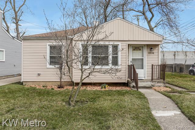 front view picture of 1834 Farrow St, Ferndale, MI. 48220