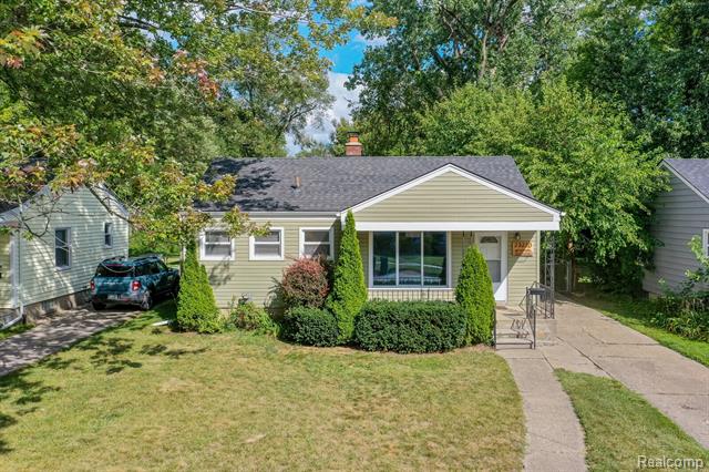 front view picture of 23210 Ithaca St, Oak Park, MI. 48237