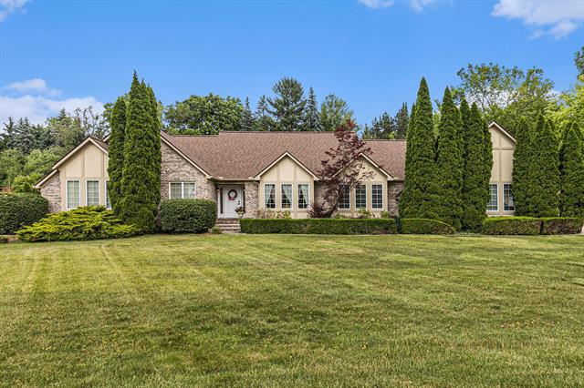 front view picture of 49202 Cheshire, Canton, MI. 48187