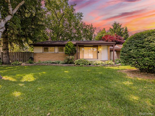 front view picture of 32501 Warren, Garden City, MI. 48135