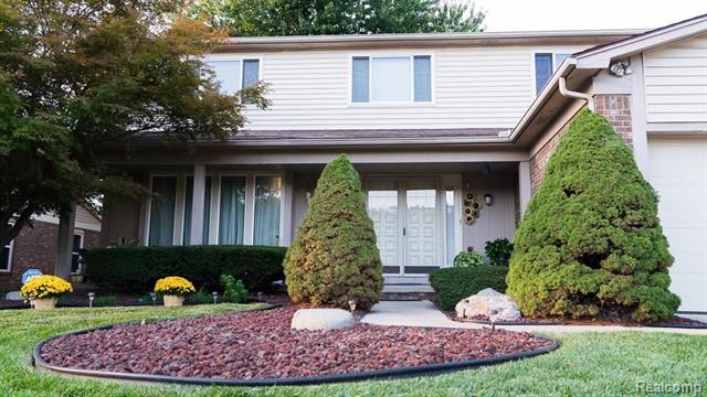 front view picture of 43528 Oakbrook, Canton, MI. 48187
