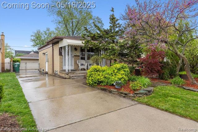 front view picture of 6948 Fairfield, Garden City, MI. 48135