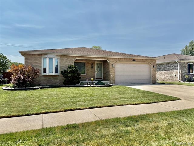 front view picture of 7411 N Farmington, Westland, MI. 48185