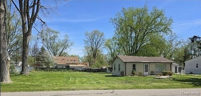 front view picture of 23362 Springbrook Dr, Farmington, MI. 48336