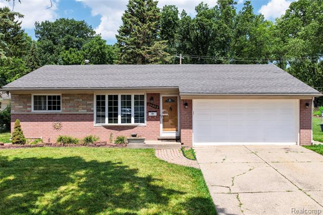front view picture of 33832 Lacrosse, Westland, MI. 48185