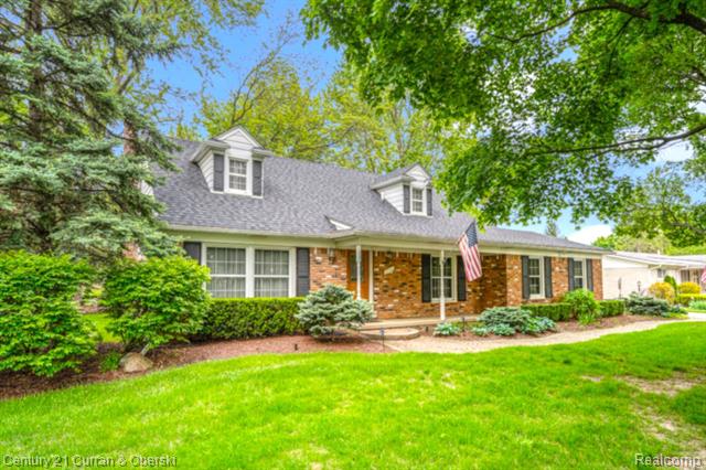 front view picture of 35166 Drake Heights Dr, Farmington, MI. 48335