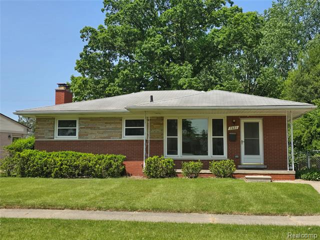 front view picture of 7621 N Wildwood, Westland, MI. 48185