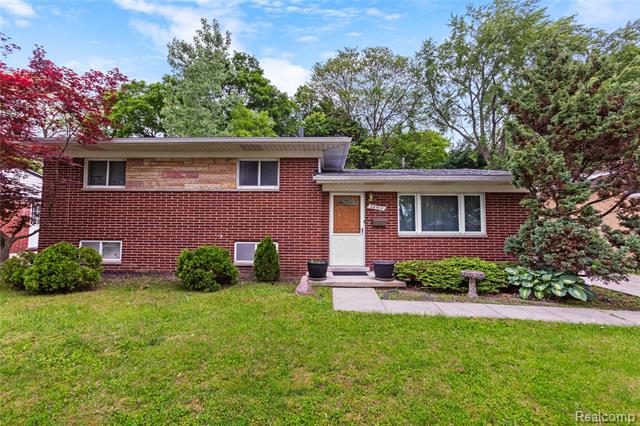 front view picture of 32702 Winona, Westland, MI. 48185