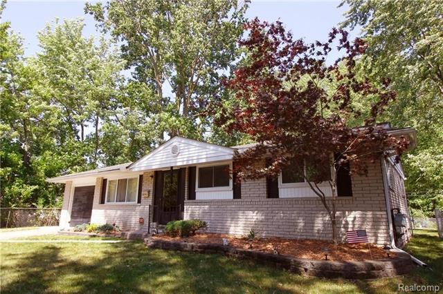 front view picture of 8040 Alton, Canton, MI. 48187
