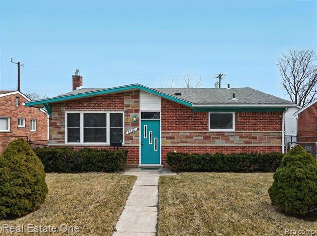 front view picture of 8516 N Farmington, Westland, MI. 48185