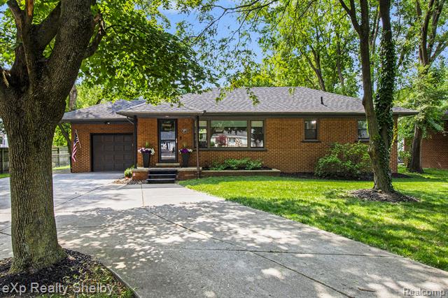 front view picture of 8873 S Main, Plymouth, MI. 48170