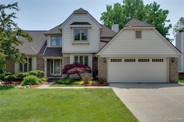 front view picture of 39719 Squire Rd, Novi, MI. 48375