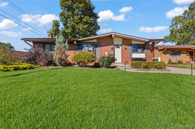 front view picture of 39122 Dover, Livonia, MI. 48150