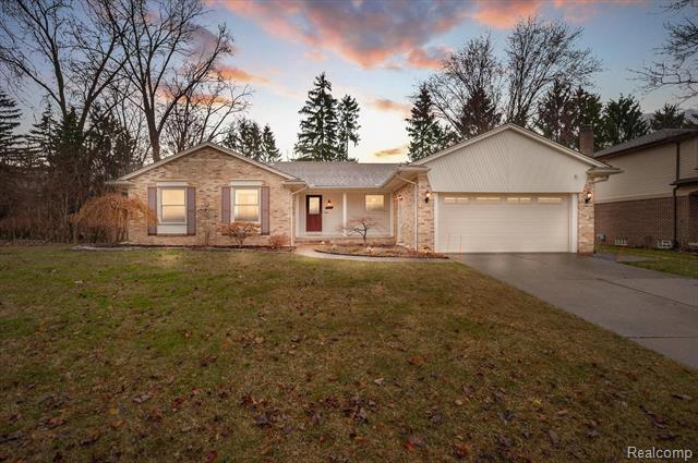 front view picture of 46314 Rockledge Dr, Plymouth, MI. 48170