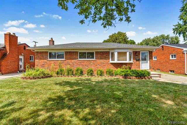 front view picture of 32724 Hees, Livonia, MI. 48150