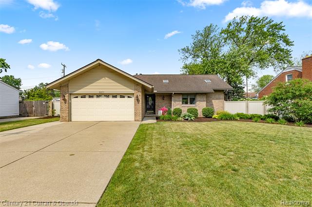 front view picture of 9377 Lamont, Livonia, MI. 48150