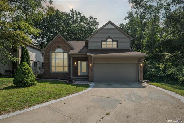 front view picture of 8802 Parkside, Livonia, MI. 48150