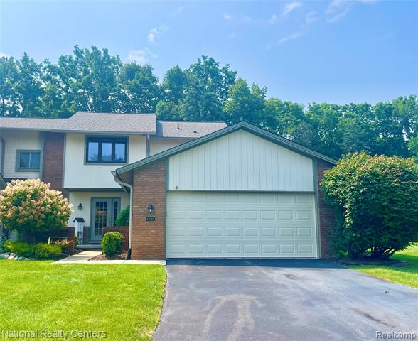 front view picture of 48104 Colony Farm Cir, Plymouth, MI. 48170