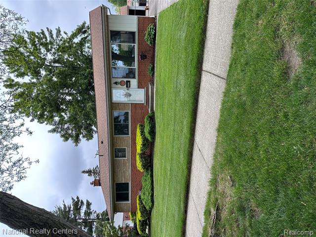 front view picture of 35951 Dover, Livonia, MI. 48150