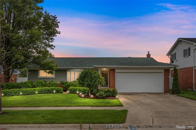 front view picture of 36589 Dowling, Livonia, MI. 48150