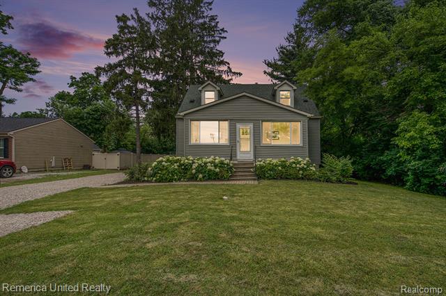 front view picture of 9309 Newburgh, Livonia, MI. 48150