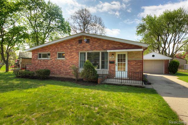 front view picture of 36769 Angeline Cir, Livonia, MI. 48150