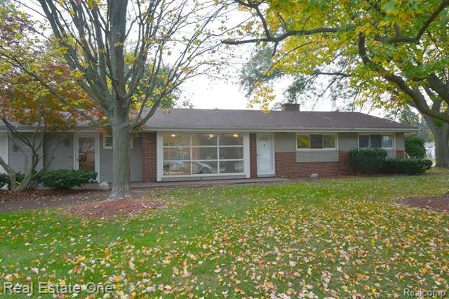 front view picture of 41024 Mooringside Dr, Novi, MI. 48375