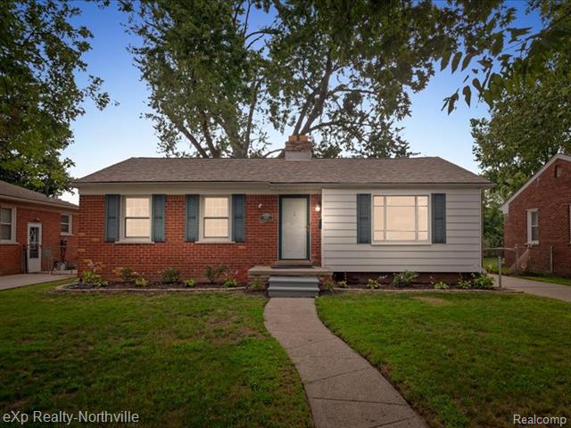 front view picture of 9928 Brookfield, Livonia, MI. 48150