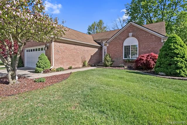 front view picture of 33705 Angeline, Livonia, MI. 48150