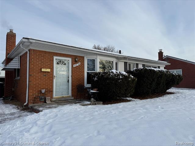 front view picture of 35158 Parkdale, Livonia, MI. 48150