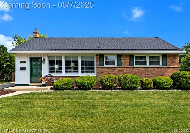 front view picture of 35170 Parkdale, Livonia, MI. 48150