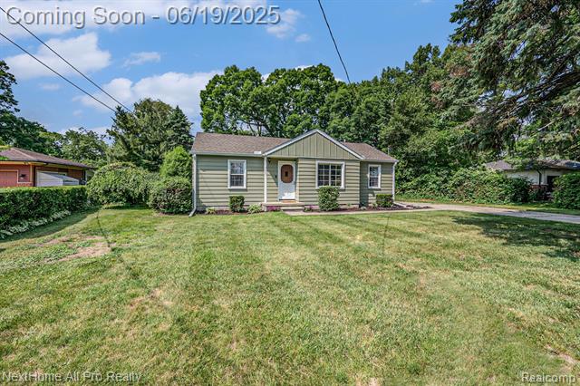 front view picture of 36551 Parkdale, Livonia, MI. 48150