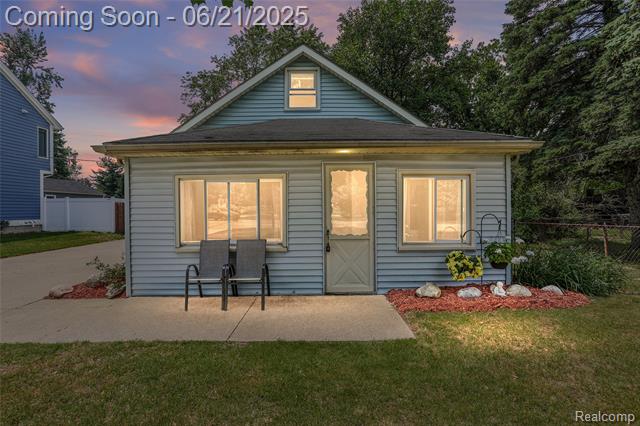 front view picture of 10997 Stark, Livonia, MI. 48150