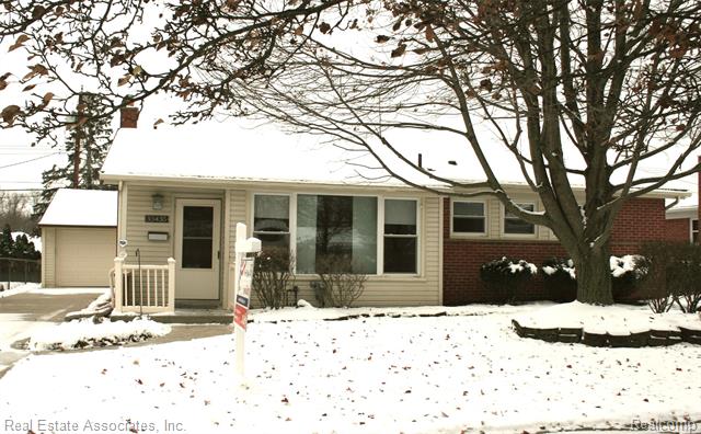 front view picture of 35435 West Chicago, Livonia, MI. 48150