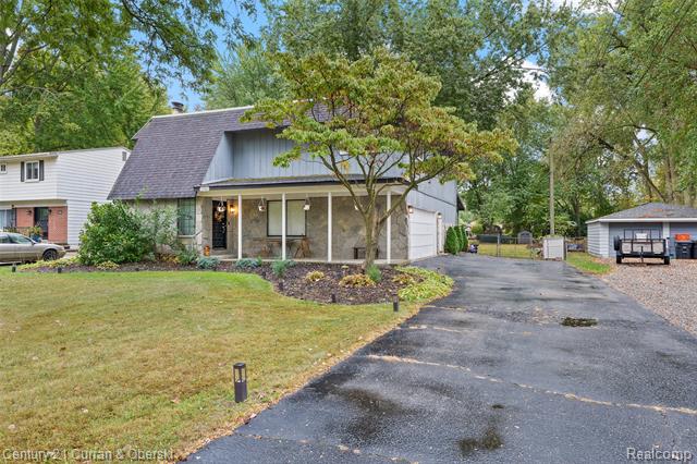 front view picture of 33961 Richland, Livonia, MI. 48150