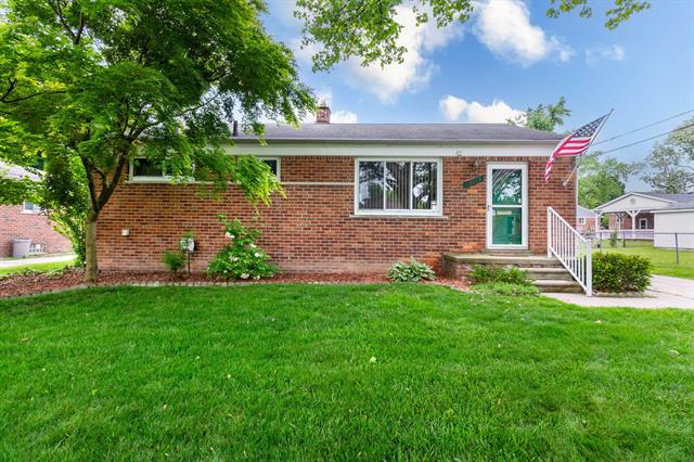 front view picture of 36713 Richland, Livonia, MI. 48150