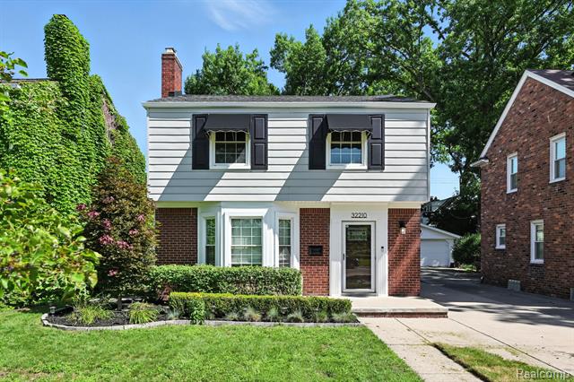 front view picture of 32210 West Chicago, Livonia, MI. 48150