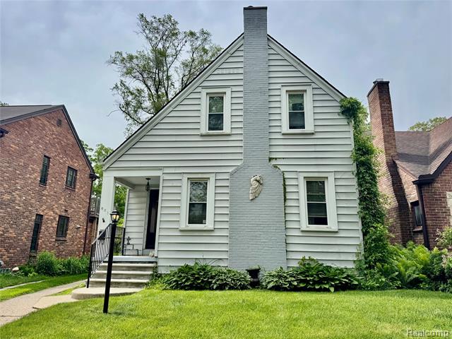 front view picture of 621 W Cambourne St, Ferndale, MI. 48220