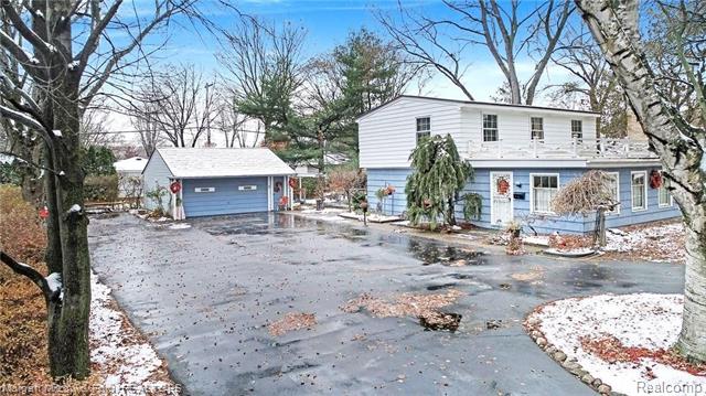 front view picture of 10221 Wayne, Livonia, MI. 48150
