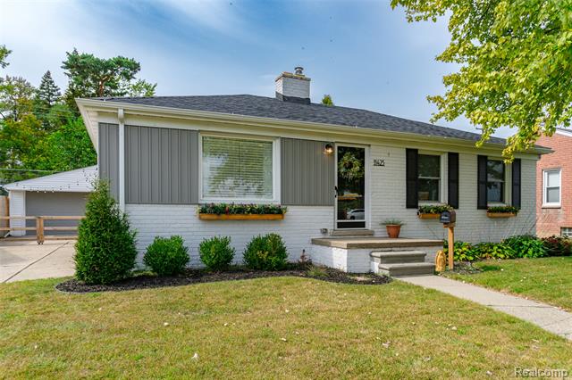 front view picture of 11425 Merriman, Livonia, MI. 48150